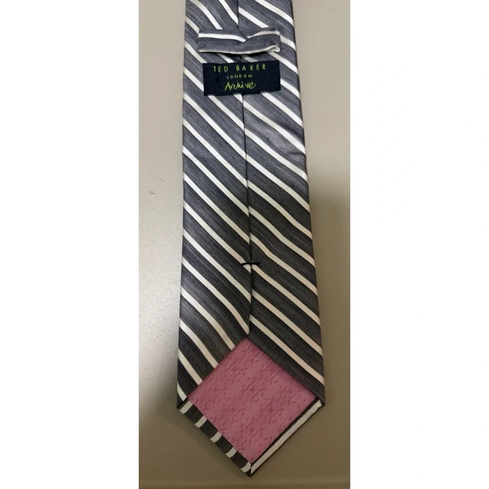 TED BAKER London Archive Men's Silk Blend Neck Tie Gray White Striped USA Made